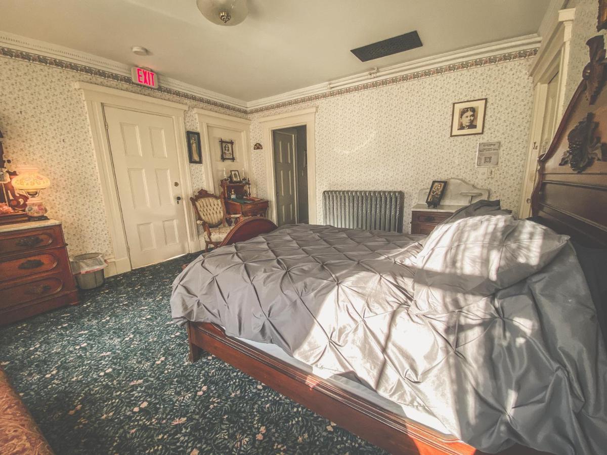 Bed and Breakfast Lizzie Borden House Фолл-Рівер Екстер'єр фото